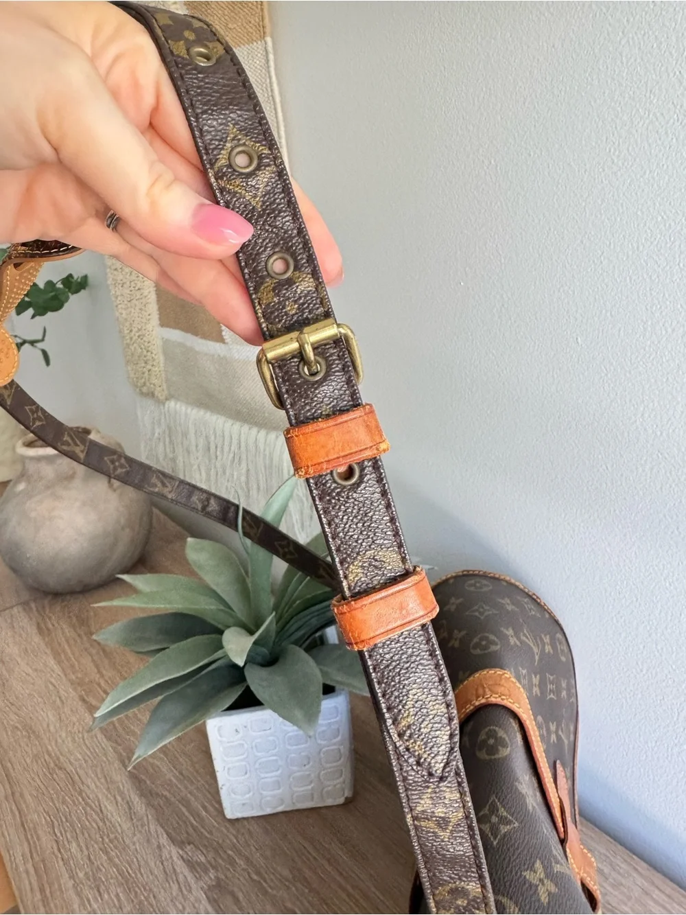 ✅AUTH✅LOUIS VUITTON MARNE CROSSBODY BAG